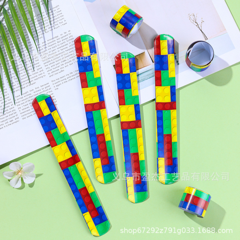 Estricta selección de bloques de construcción de color de Amazon collar PVC dibujos animados fiesta decoración pulsera