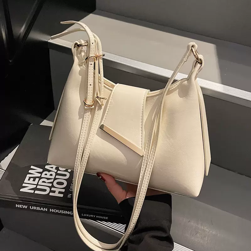 Capacious underarm bag, shoulder bag, high-end