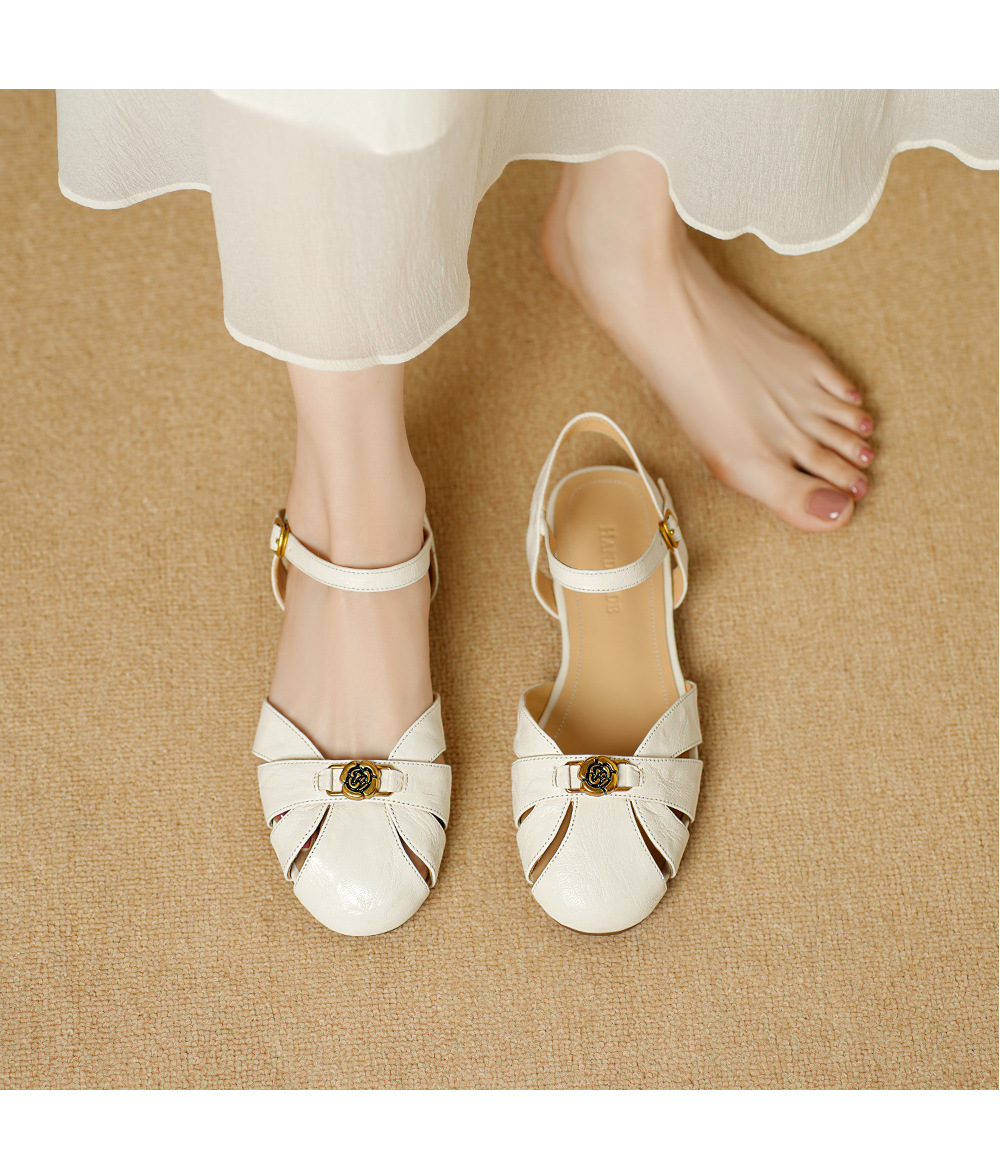 Sandal nữ bít mũi da cừu quai ngang hoa trà đế thấp — Màu đen chi tiết 2