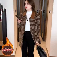 Мама средних лет осенняя и зимняя одежда среднего и длинного модного иностранного пальто новая женщина среднего и пожилого возраста носит клетчатые квадратные воротники