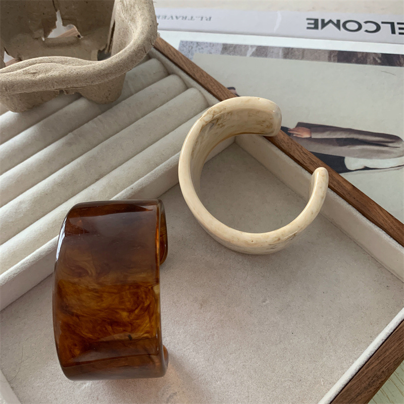 23g Weight Acrylic Pendant Material Bangle Classification Arylic Chain Material 1 Piece Quantity Banquet, Party, Street Occasion Acrylic Material Solid Color Pattern Women's Gender Retro, Streetwear Style Retro Streetwear Solid Color Acrylic Bangles Wholesale 8