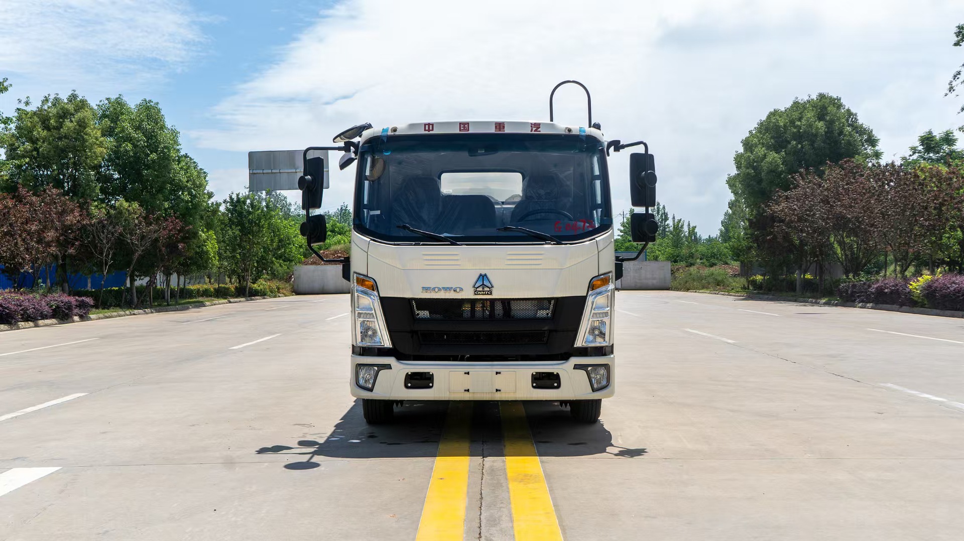 Popular Model: Sinotruk Howo 7-Cubic-Meter Blue License Plate Fog Cannon Sprinkler Truck, C-Class Driver's License Required, 7-Cubic-Meter Urban Use, Direct from Manufacturer, Multi-Functional