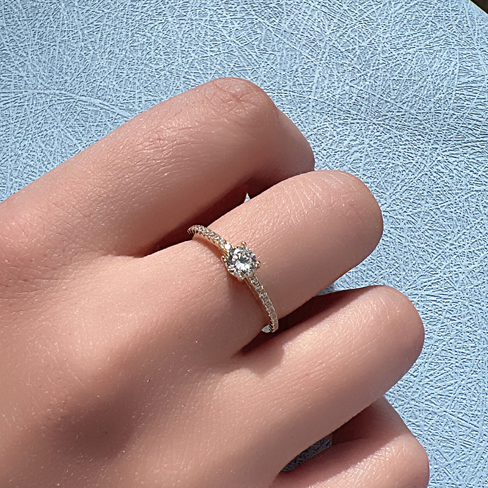 Anillo de diamantes de plata de ley s925 de temperamento simple de Europa y América, personalidad de moda femenina, sentido de diseño de nicho, anillo de lujo ligero