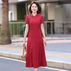 夏の新型の中高年の姑の披露宴はお母さんの女性のチャイナドレスのワンピースの新婦の新型の半袖の上着を詰めます。