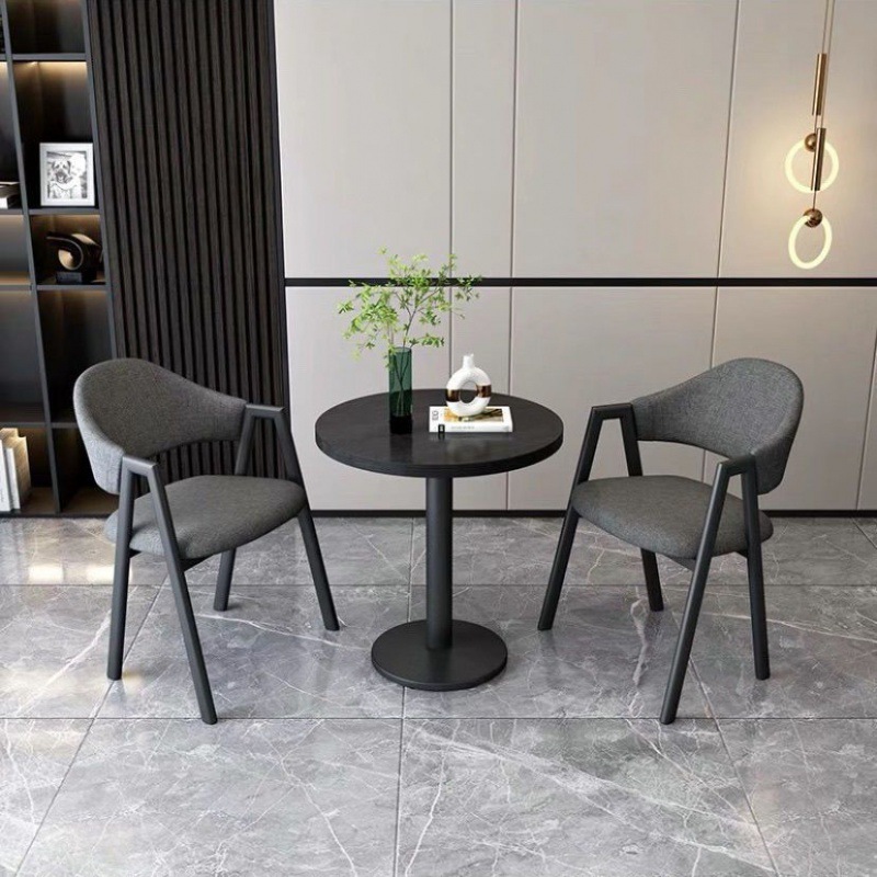 60위안 테이블 1개와 의자 2개가 인기 있는 모델입니다.