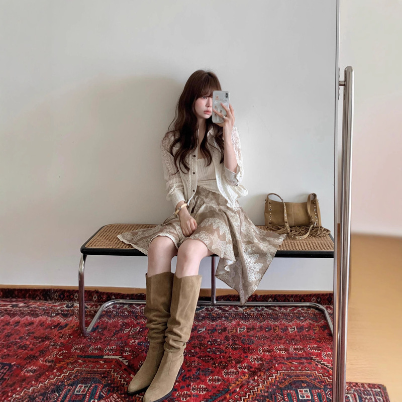 2026 Early Autumn Outfit: a Complete Set of High-End and Beautifully Designed Beige Knitted Cardigan and Asymmetrical Skirt Set 2026 Early Autumn Outfit: a Complete Set of High-End and Beautifully Designed Beige Knitted Cardigan and Asymmetrical Skirt Set