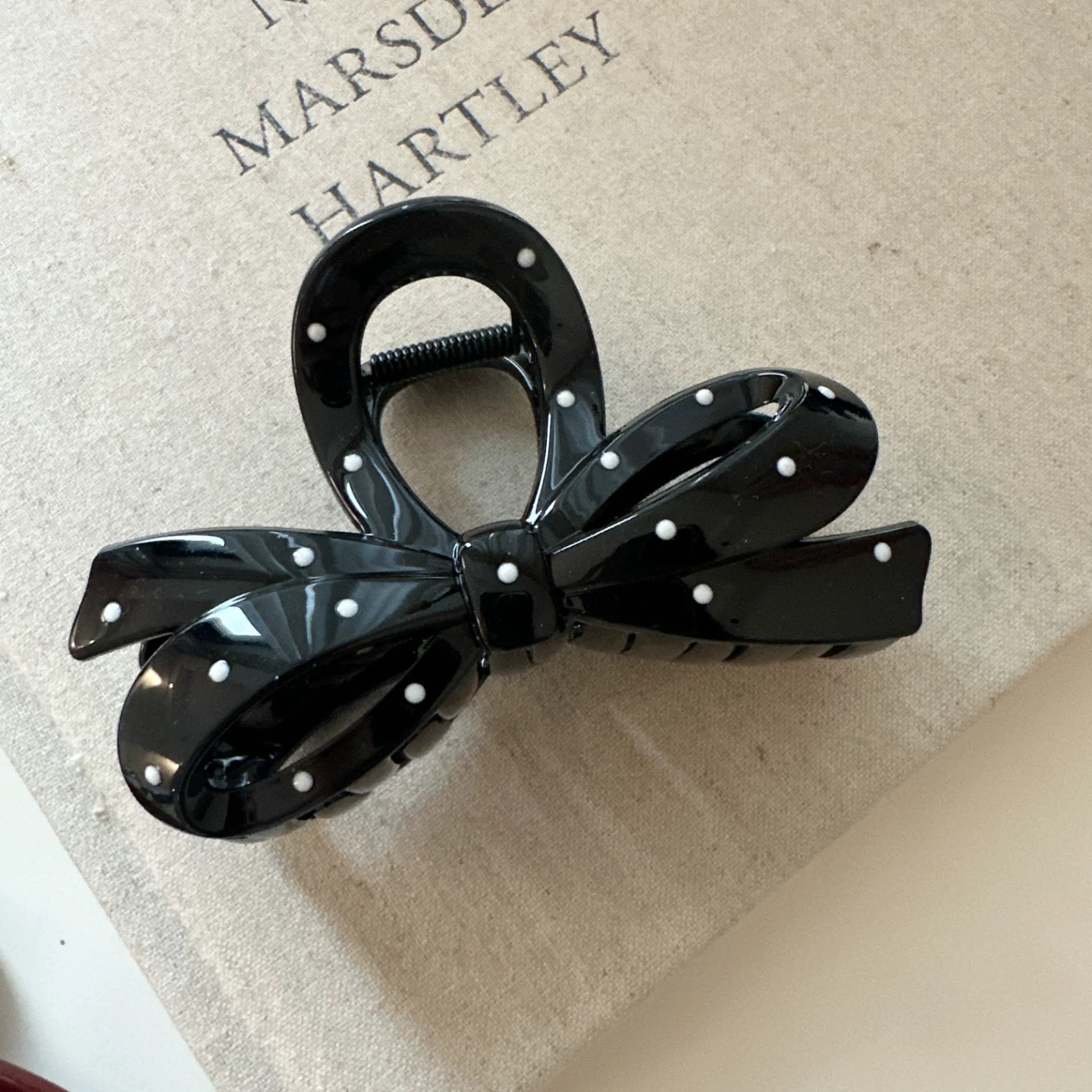 Black polka dot hollow bow