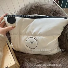 2023新款小香风化妆包羽绒棉手拿包随身收纳包日常轻便洗漱包