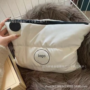 2023 New Style Chanel Style Cosmetic Bag Down Cotton Clutch Bag Carry-on Storage Bag Daily Lightweight Wash Bag