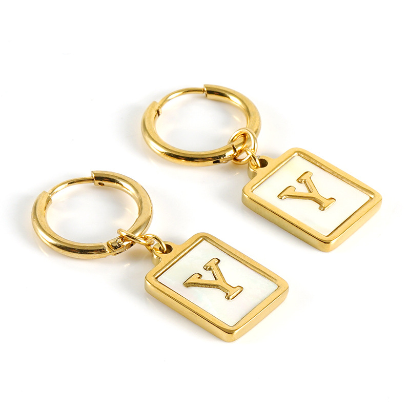 Cross-border ins estilo pendientes de letras de concha de acero inoxidable hembra 18K pendientes de acero de titanio de oro 26 letras pendientes cuadrados hembra