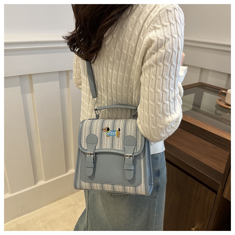 The new backpack for the autumn of 2024 is a fashionable and simple hand-held student single-shoulder bag with a checkered lid and a retro crossbody style undefined