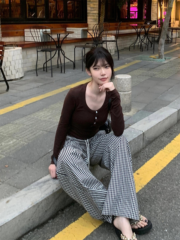 2025甜美风长袖T恤女秋季圆领别致纽扣设计修身显瘦休闲正肩上衣|undefined