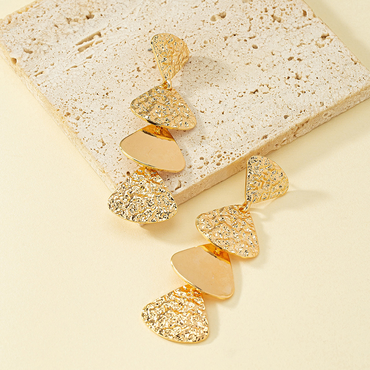 Daily Occasion Alloy Material 1 Pair Vintage Style Geometric Solid Color Plating Alloy Drop Earrings