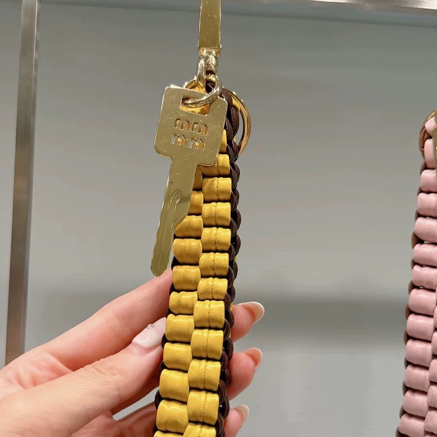 赤い本insが爆発したミュウ系革のキーホルダー編みキーホルダーが流行している男女のペンダント