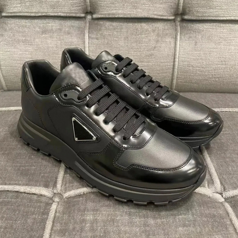 In-Stock 2025 Fashion Triangle Micro-Label Thick-Soled Height-Increasing Dad Shoes Round-Toe Lace-Up Versatile Casual Sneakers