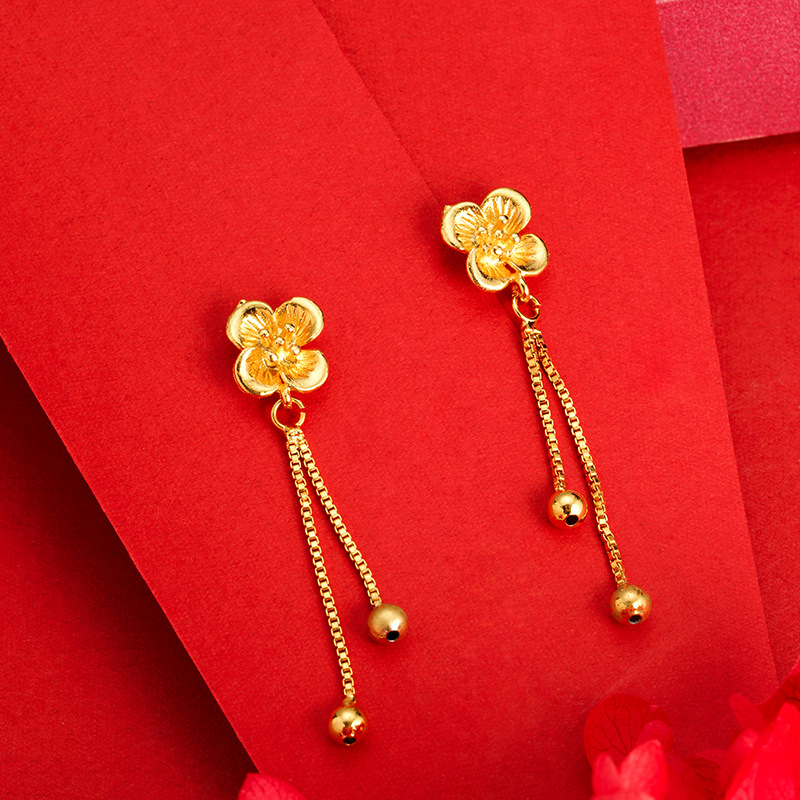 INS Flor de cuatro hojas línea de oreja de mujer Vietnam arena oro borla larga luz pendientes de lujo moda todo partido Internet estilo de la celebridad al por mayor image 4