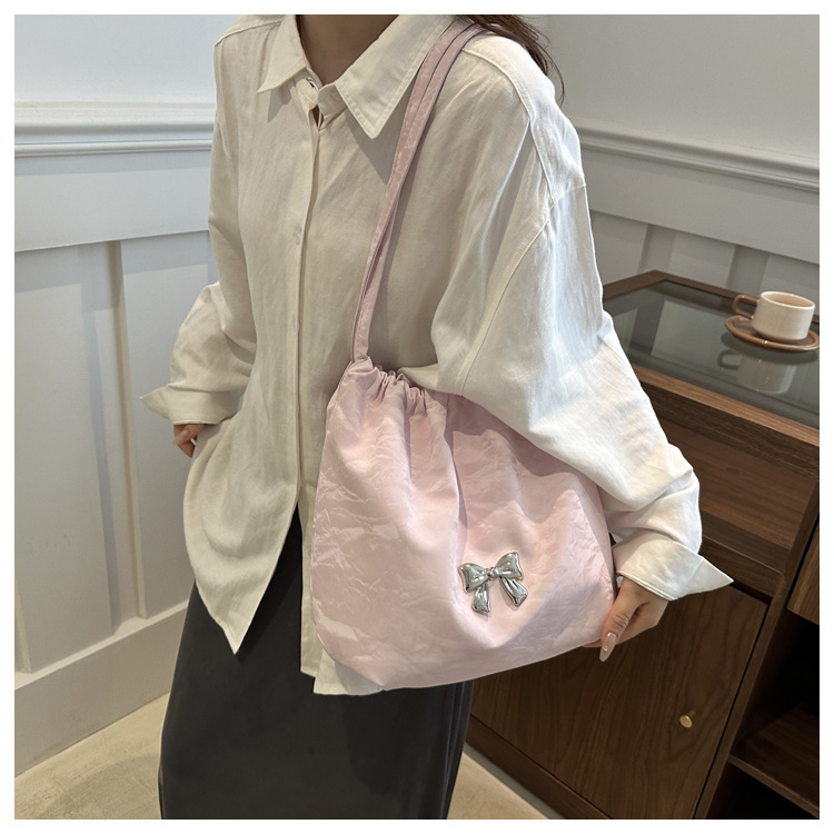 Large-capacity, elegant commuter tote bag, bow single-shoulder bag, distinctive pleated crossbody bag, 2024 new style bag trend undefined