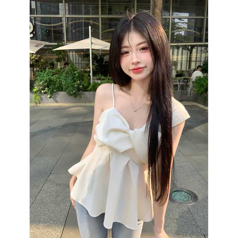 Hot Girl Style Shoulder Sleeveless Shirt Women's Summer New Slim Look Fashionable Design Sense Heart Irregular Short Vest Hot Girl Style Shoulder Sleeveless Shirt Women's Summer New Slim Look Fashionable Design Sense Heart Irregular Short Vest