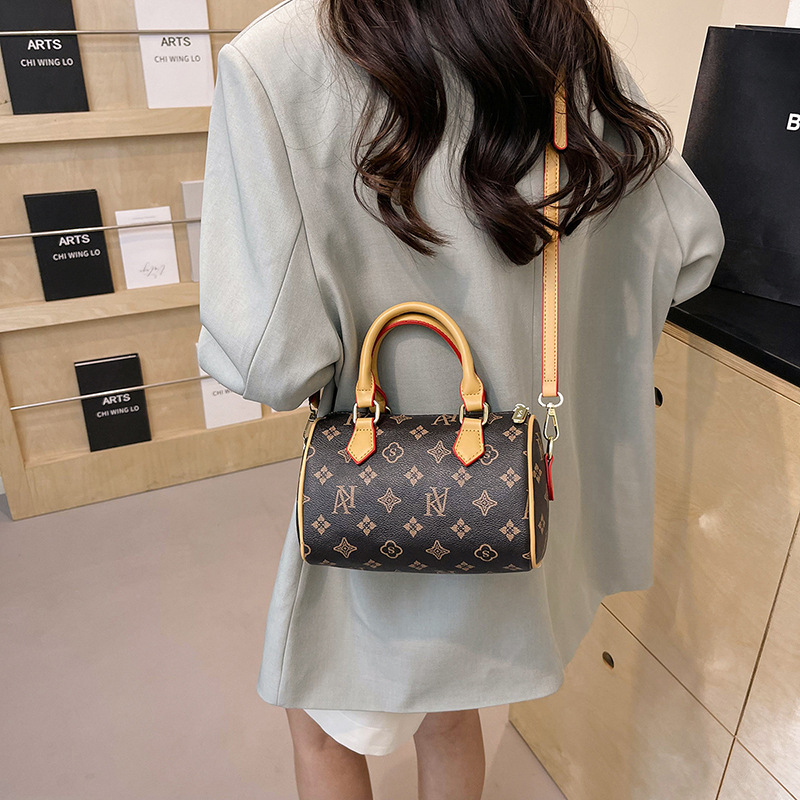2025 New Women's Boston Bag Pillow Bag Classic Monogram Simple Fashion Versatile Handbag Crossbody Shoulder Bag - Thumbnail 2