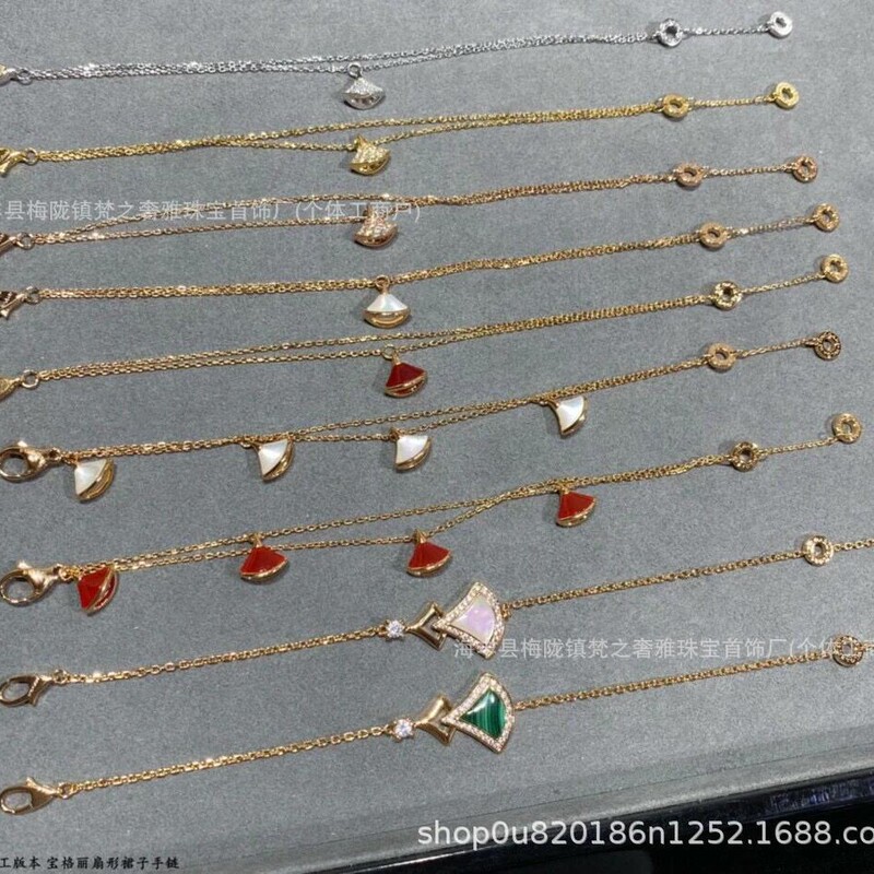 High-End V-Gold Version Baojia White Mother-Of-Pearl Red Agate Fan-Shaped Pendant Double-Layer Bracelet for Women Versatile Jewelry Manufacturer