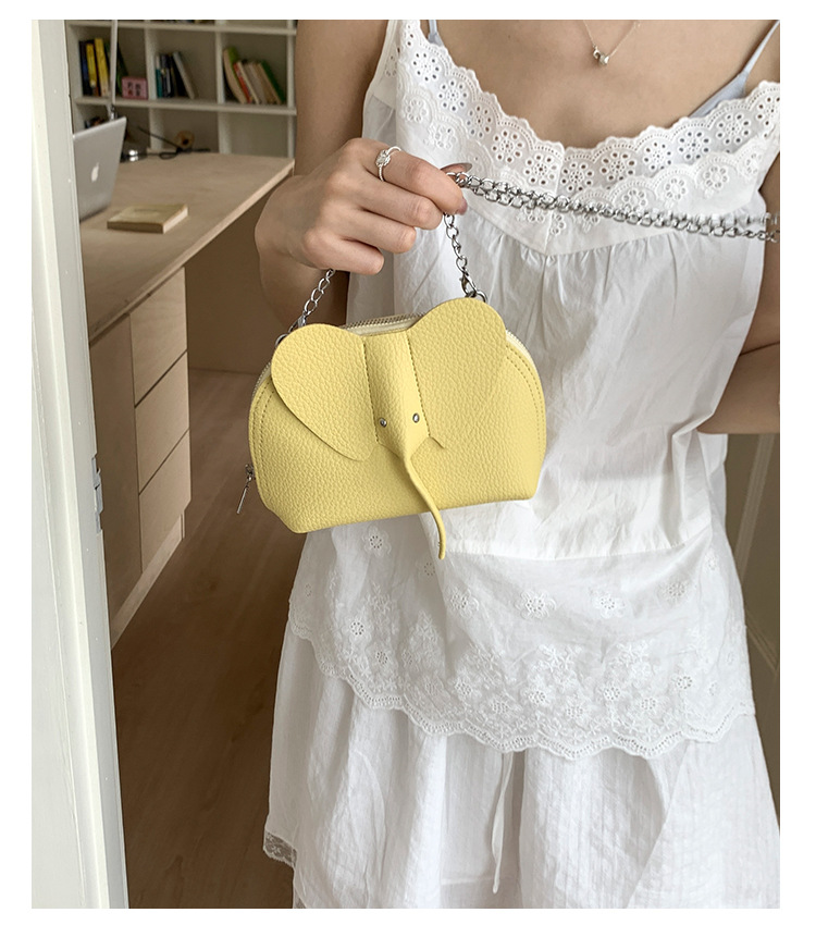 A trendy and versatile single-shoulder underarm bag for women in the summer of 2025, featuring a niche design and a simple commuting bucket bag undefined