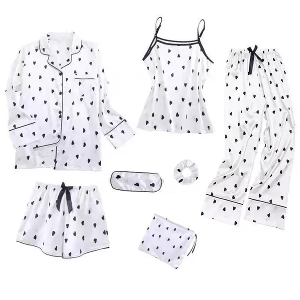 Black set heart-shaped