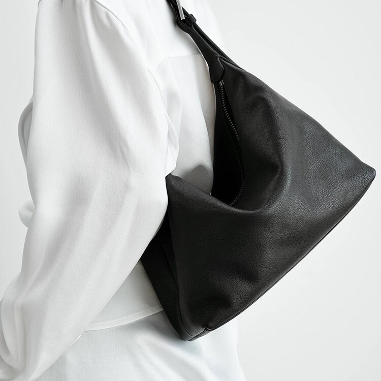 Vegetable-Tanned Top-Layer Cowhide Minimalist Hobo Bag, Large-Capacity Genuine Leather Crossbody Black Underarm Relaxed Women's Bag