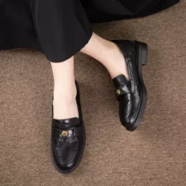 女式休闲单鞋;女式皮靴;平底拖鞋