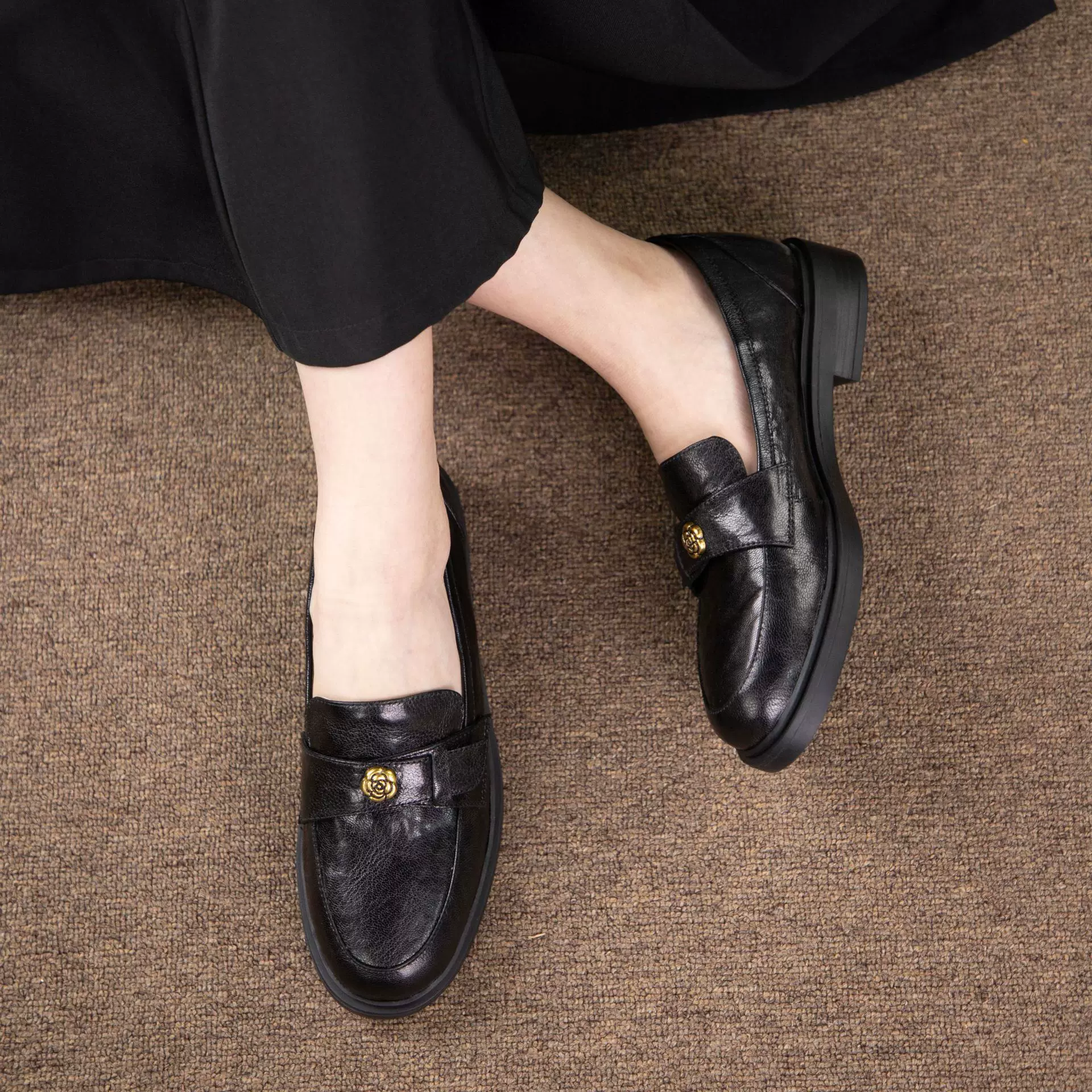 真皮羊皮乐福鞋女2025春季新款低跟软面透气小香风气质花朵单鞋