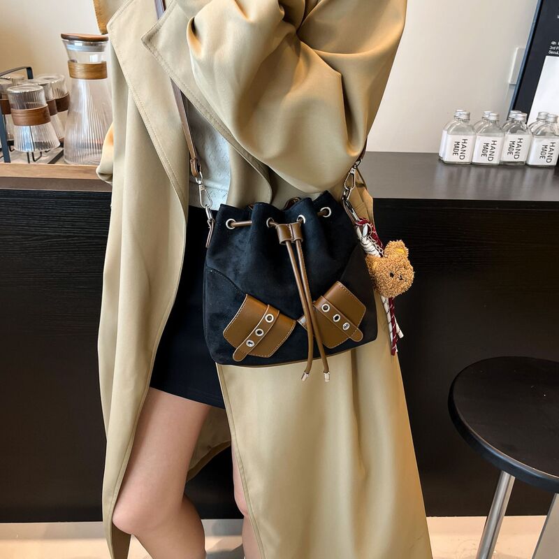 秋冬复古包包女式新款时尚百搭单肩斜挎包抽绳设计通勤水桶包|undefined