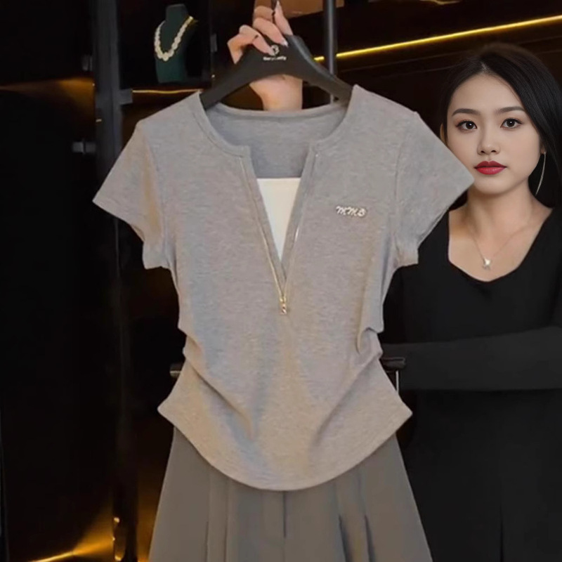 Women's Fashion 2025 Summer Gray V-Neck Short-Sleeve T-Shirt with Heavy Rhinestone Embellishment, Same Style as in Gejia Mall