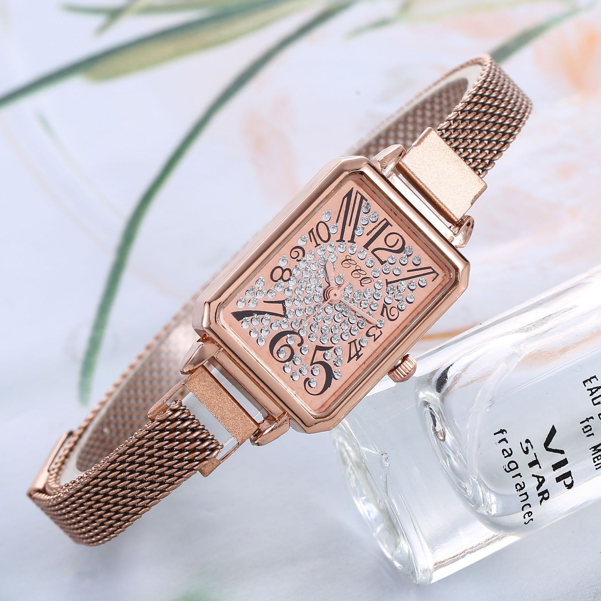 2024 nuovo quadrante digitale Time Square popolare su Internet, fibbia magnetica alla moda con cinturino a maglia fine da donna_voghion.com