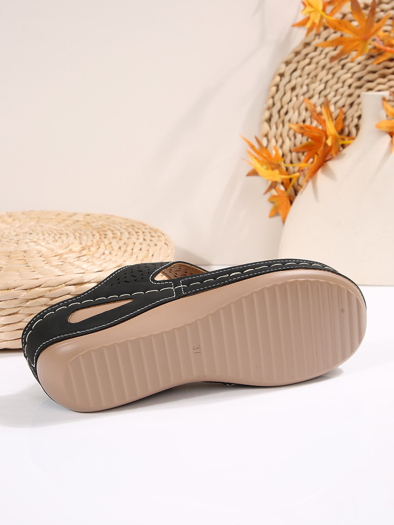 Women's Plus Size Platform Flip Flops Hollowed Out Wedge Heel Sandals Summer New Style Beach Sandals Wholesale Size 43_vogvips.com