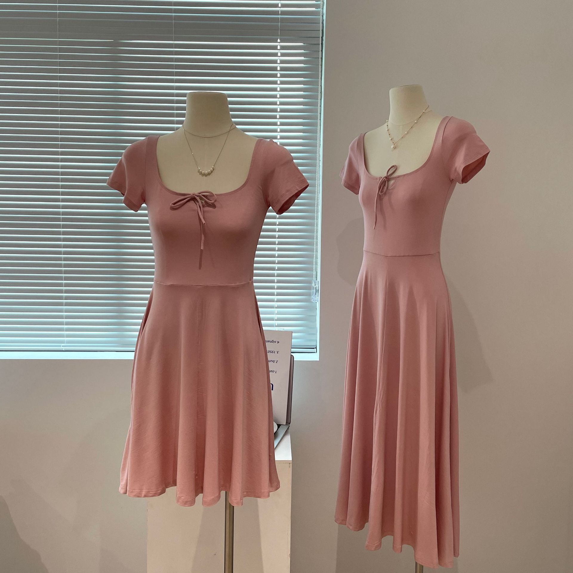 密织莫代尔复古短款连衣裙