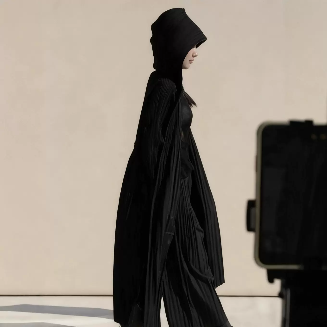 三宅风衣外套女长款高级感春秋季大码女装连帽设计感小众褶皱大衣