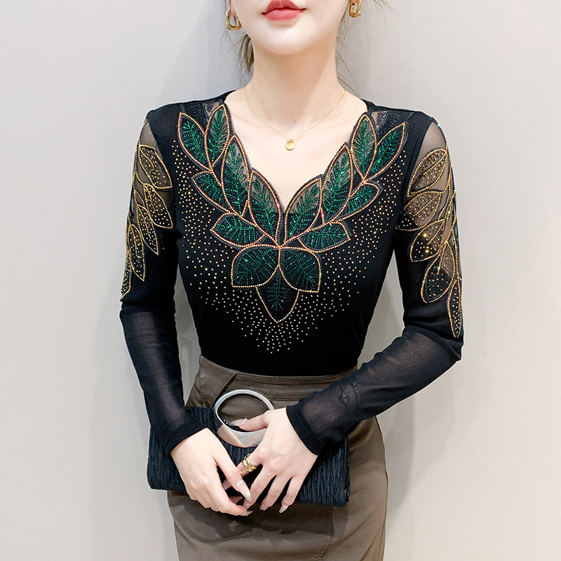 Madres de mediana edad primavera 2026 nuevo cuello en V camisa de manga larga encaje de malla de diamante camiseta delgada image 7