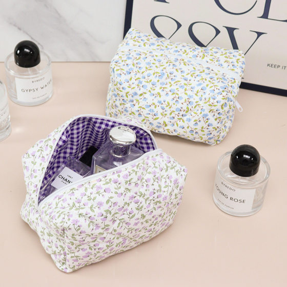in stock Small Fresh Floral Cosmetic Bag Portable Quilted Quilted Cotton Wash Bag Travel Women Cosmetic Storage Bag