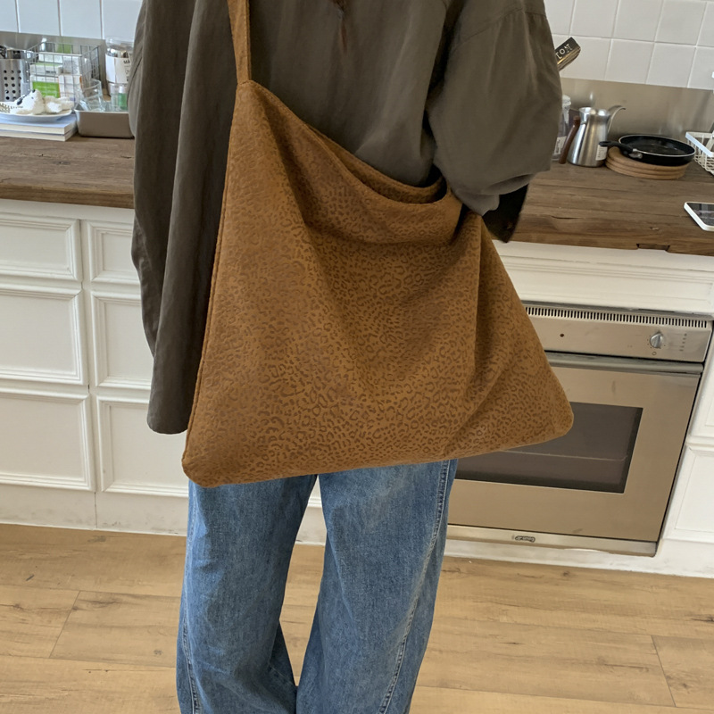 复古慵懒风托特包女2025秋冬新款潮大容量腋下包休闲单肩斜挎大包