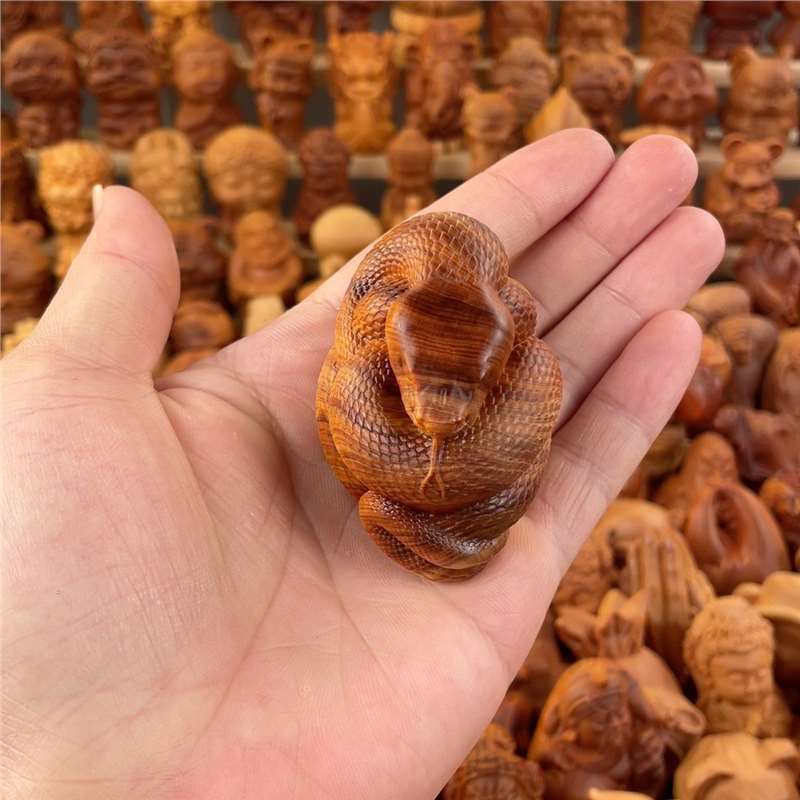 天然シダーウッド彫刻、高油古材、蛇の手持ち品、干支蛇の意味の装飾品、創造的な装飾品、工芸品|undefined