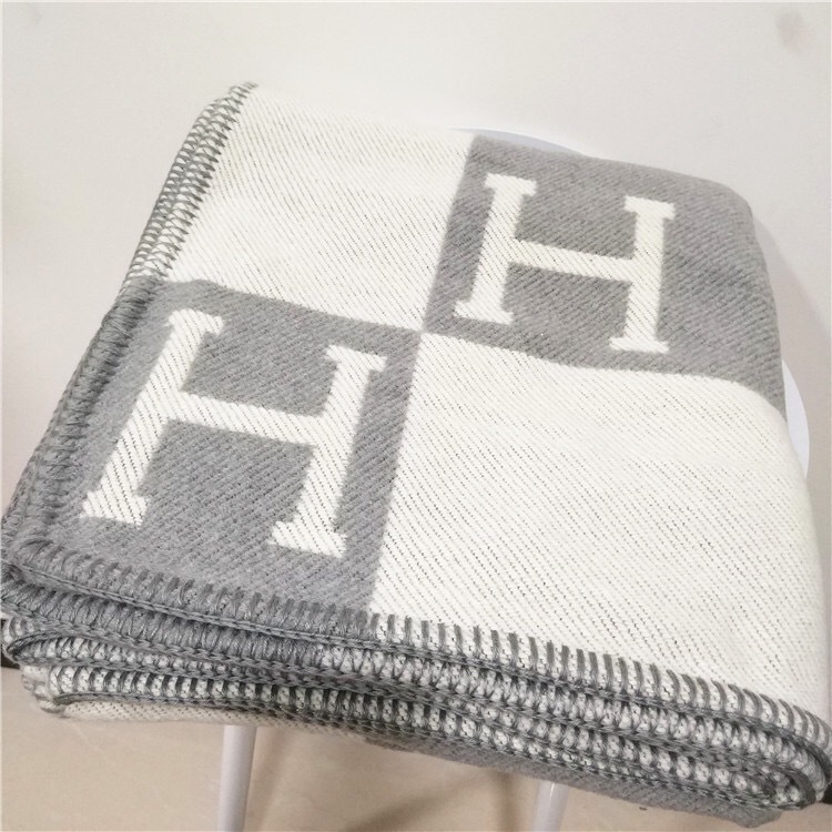 BG54 wholesale upgraded version!  3 pounds!  h home blanket flying blanket baby throw blanket h cashmere wool h blanket h word