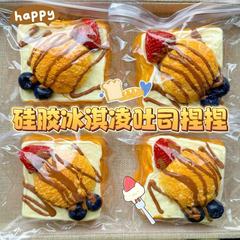 アイスクリームの果物トーストをつまんで解凍します。