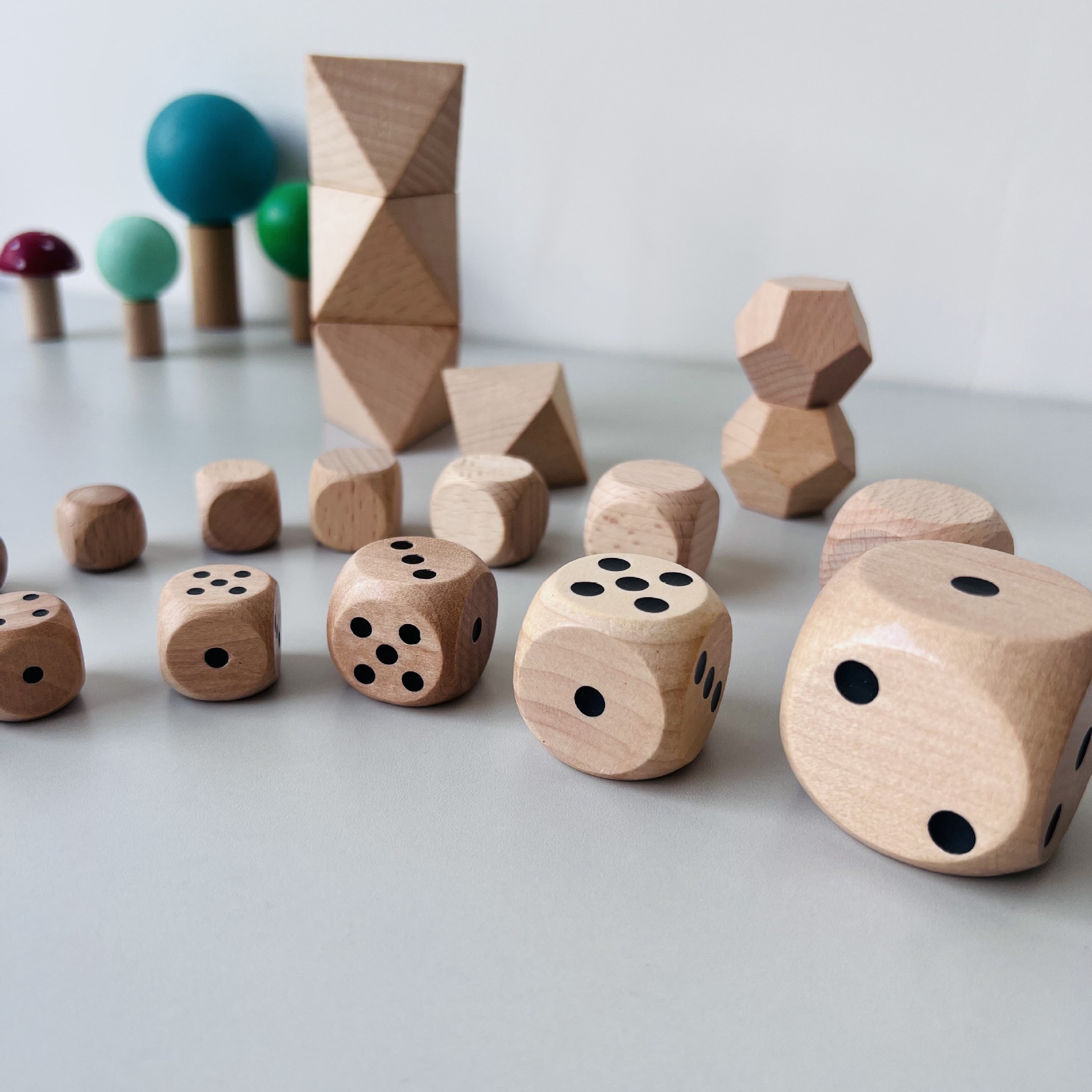 dados transfronterizos dados de madera piezas de madera accesorios de juguetes de madera dados de ocho caras dados de doce caras fábrica directa