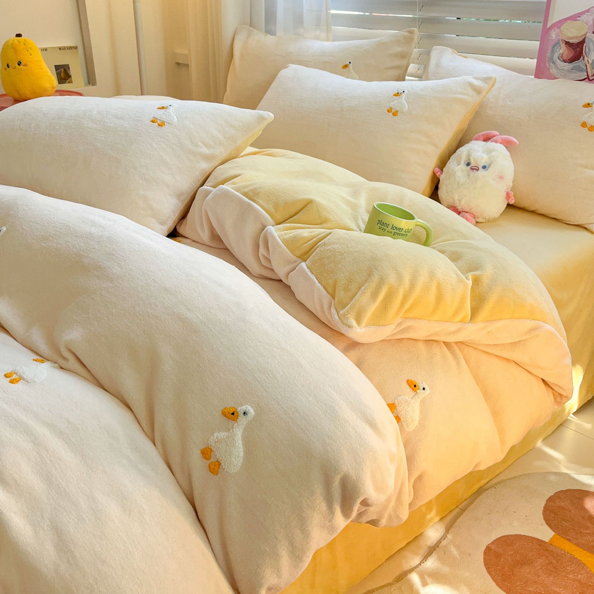 Autumn and Winter Little Duck Milk Velvet Towel Embroidered Four-Piece Set Cute Style Soft Waxy Bedding Coral Velvet Quilt Cover Bed Sheetss