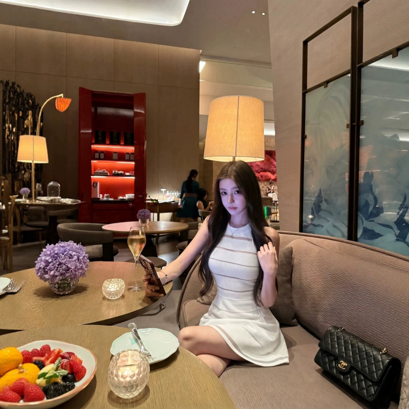Okmashop "Zhang Yuanying's Same Style" Sleeveless Dress for Women, Summer High-End Elegant Hollow-Out Waist-Cinching Dress