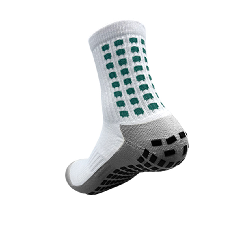 Venta al por mayor de fábrica de pegamento caliente calcetines deportivos de fútbol transpirable calcetines de baloncesto de alta competencia de entrenamiento de hombres a media pierna