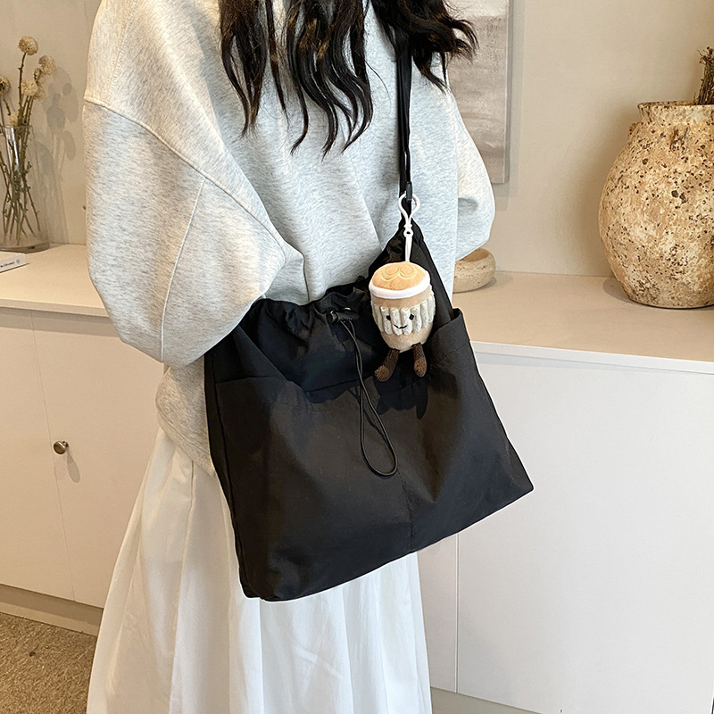 Bolsa de lona de moda simple 2024 nueva bolsa de mujer bolsa de hombro casual versátil de gran capacidad de viaje al trabajo bolso de cubo