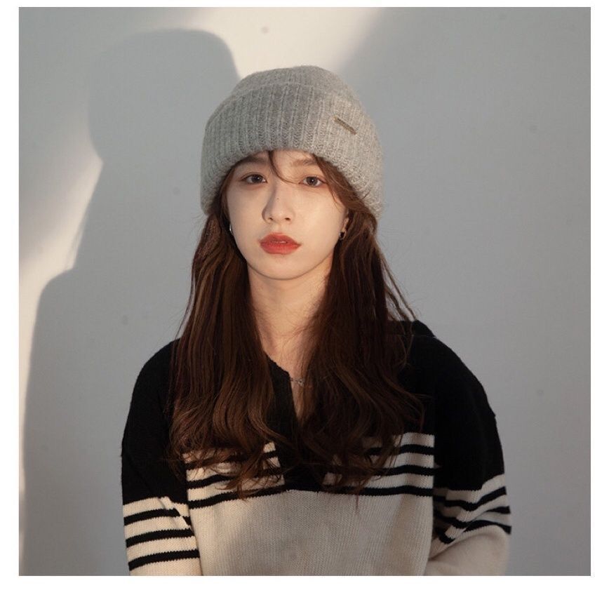 Gorro de invierno femenino, suelto, cálido y estiloso, muestra rostro pequeño
