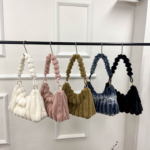 Plush autumn and winter handbag large capacity new fashion high-end furry armpit women's bag texture tote bag