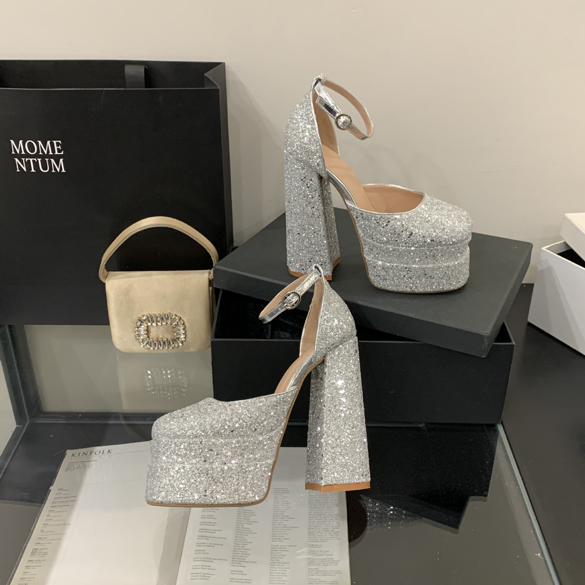 Sandal cao gót nữ mũi vuông khóa ngang gót 15 cm — Màu bạc chi tiết 10