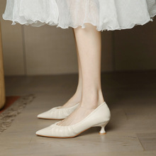 3公分小跟单鞋女低跟米白色浅口2024年春秋季新款法式高跟鞋女3cm